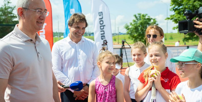 В Калуге открыли теннисные корты