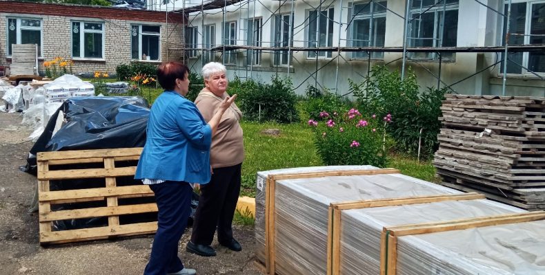 Валентина Чистякова проверила ход ремонта детского сада