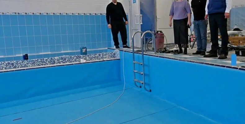 Глава Малоярославецкого округа ознакомился с ходом ремонта бассейна