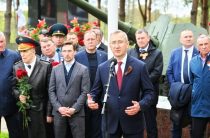 В Куйбышевском районе накануне 80-летия Великой Победы открыли памятник «Защитникам Отечества»