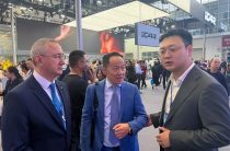 Владислав Шапша                                 на Пекинском автосалоне