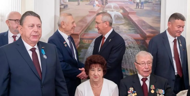 Владислав Шапша вручил государственные награды