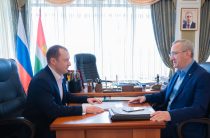 Владислав Шапша встретился с участником президентской программы «Время героев» Александром Шляпниковым
