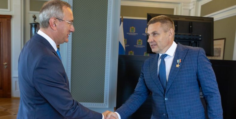 Владислав Шапша встретился с Героем России, участником второго потока президентской программы «Время героев»