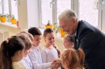 В Малоярославце летчик-испытатель встретился с детьми