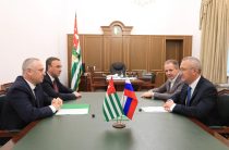 Обсудили планы                                                о сотрудничестве