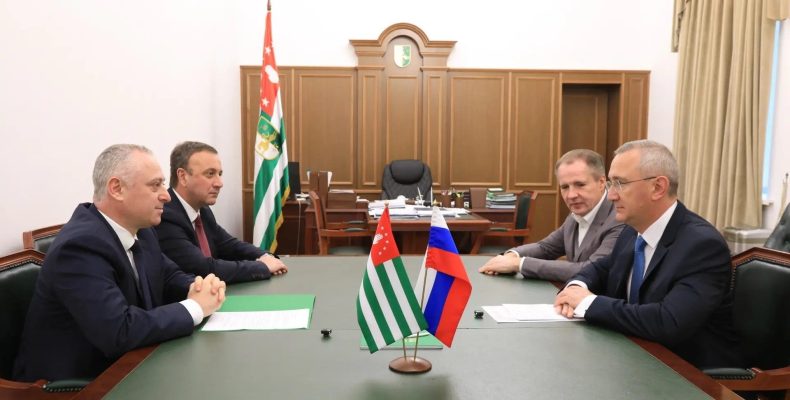 Обсудили планы                                                о сотрудничестве