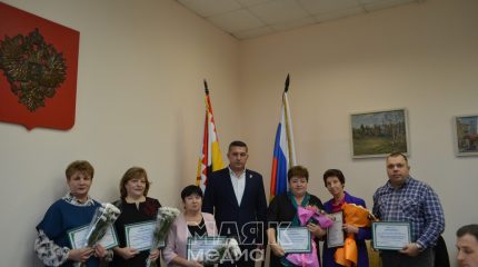 Глава Малоярославецкого округа Вячеслав Парфенов вручил заслуженные награды лучшим специалистам