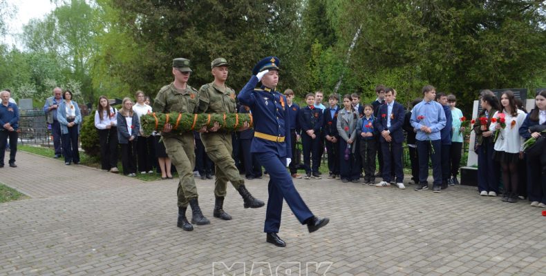В Малоярославце у братской могилы прошёл митинг