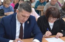 Глава Малоярославецкого округа Вячеслав Парфёнов принял участие в акции «Избирательный диктант»