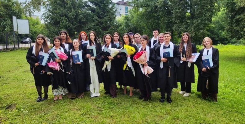 В МФЮИ г. Малоярославца прошла церемония вручения дипломов