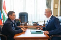 Секретарь Генсовета «Единой России» Владимир Якушев и губернатор Владислав Шапша обсудили социально-экономическую ситуацию в Калужской области