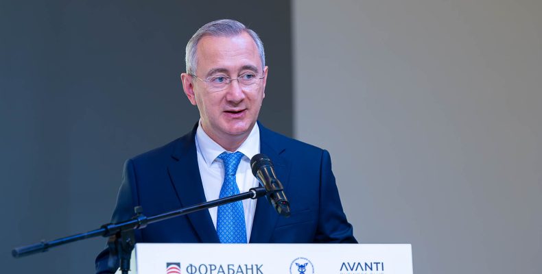 Владислав Шапша принял участие в первом региональном управленческом бизнес-форуме «Эффективные бизнес-стратегии 2025»