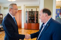 Владислав Шапша —  региональному уполномоченному: «Вы занимаетесь самыми важными задачами, которые волнуют жителей. Боритесь за их права в разных направлениях»