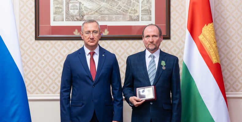 Владислав Шапша наградил медалями «За мужество и самоотверженность»  бойцов СВО и волонтёров