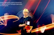 Алла Гребенюк — заслуженный работник образования области