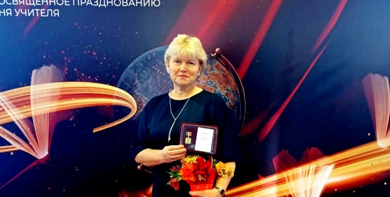 Алла Гребенюк — заслуженный работник образования области