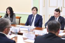 Новые дисциплины на уроках физкультуры и единую школьную лигу обсудили министры спорта и просвещения