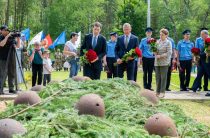 В Юхновском округе торжественно захоронили останки 123 героев Великой Отечественной войны
