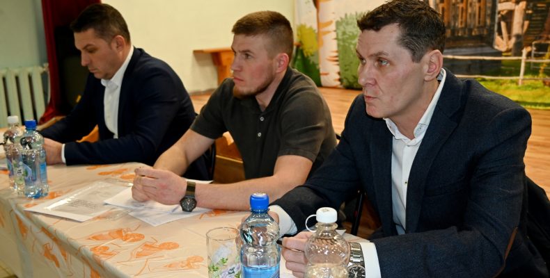 В селе Коллонтай Малоярославецкого района власти отчитались о проделанной работе перед жителями.
