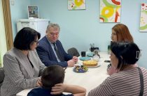 Олег Калугин встретился с руководством центра дневного пребывания для детей с ограниченными возможностями здоровья